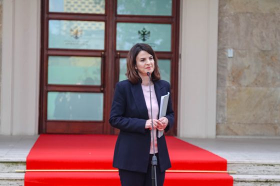 Komunikimi me mediat i ministres së Shëndetësisë dhe Mbrojtjes Sociale, Albana Koçiu pas mbledhjes së qeverisë