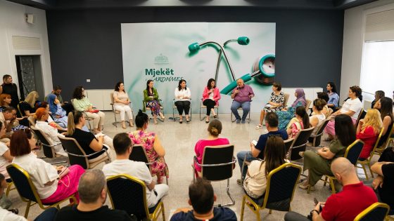 Ministrja Koçiu: Rritje page për 20 mijë mjekë dhe infermierë duke nisur nga muaji korrik