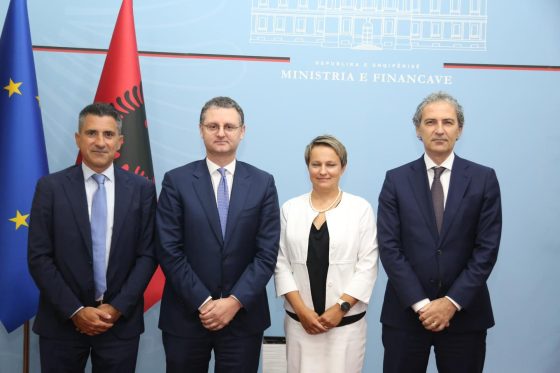 Ministri i Financave zhvillon takim me Drejtorin e BERZH për Ballkanin Perëndimor