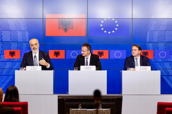 Luksemburg, Konferencë e Përbashkët për Shtyp e Kryeministrit Edi Rama, Ministrit të Punëve të Jashtme dhe Tregtisë së Hungarisë, si dhe Komisionerit të BE-së për Fqinjësinë dhe Zgjerimin, Olivér Várhelyi