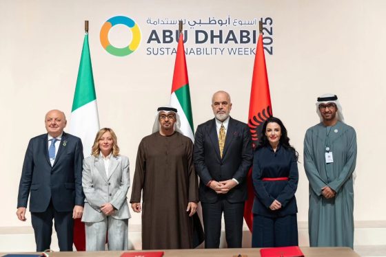 Abu Dhabi, nënshkruhet marrëveshja strategjike trepalëshe në fushën e energjisë mes Shqipërisë, Italisë dhe Emirateve të Bashkuara Arabe