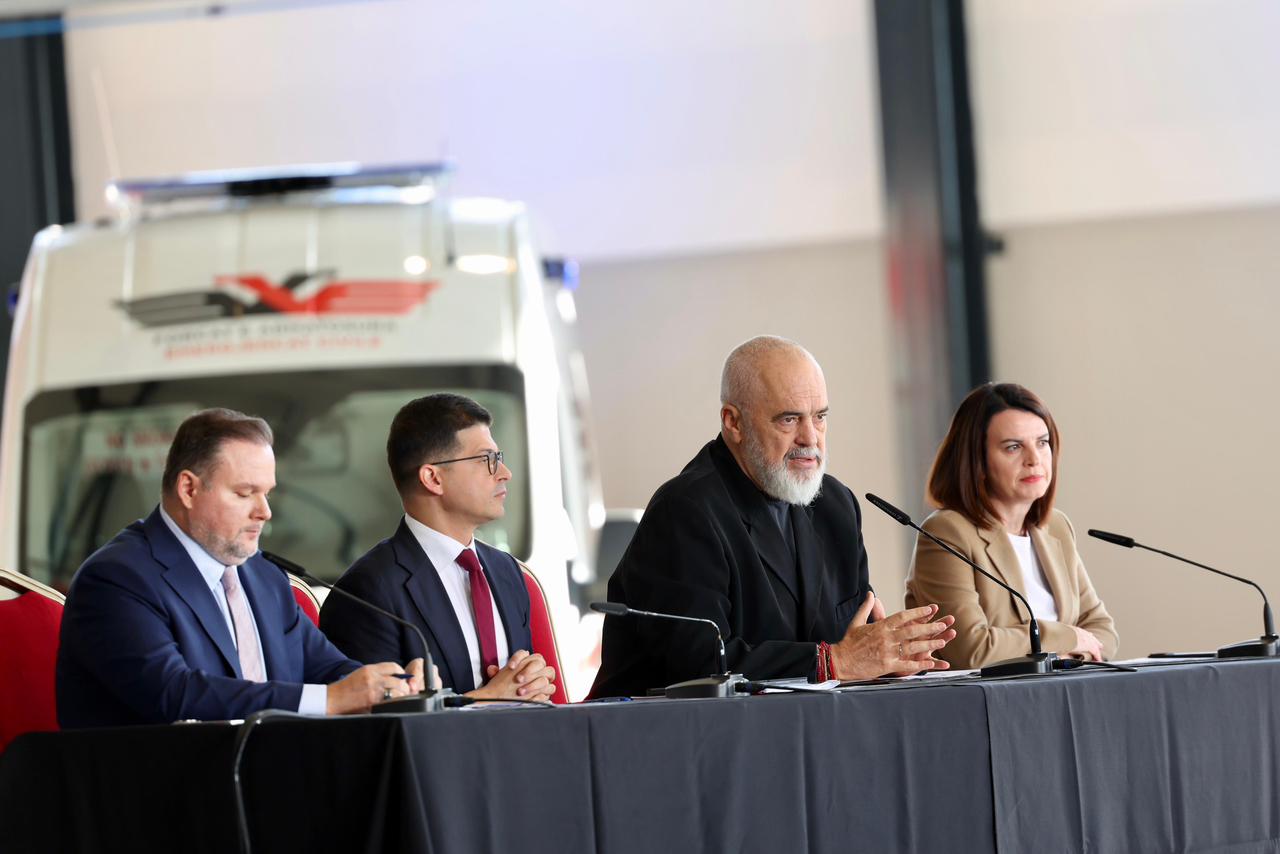 Kryeministri Rama takim për menaxhimin e emergjencave civile dhe zjarreve