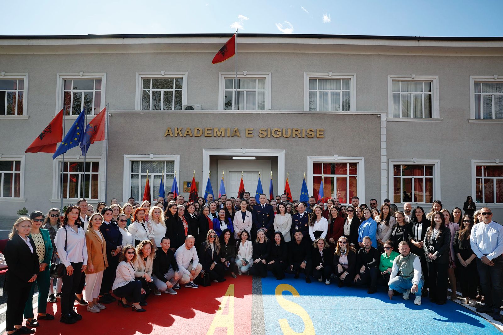 Certifikohen 112 oficerë të rinj sigurie për shkollat