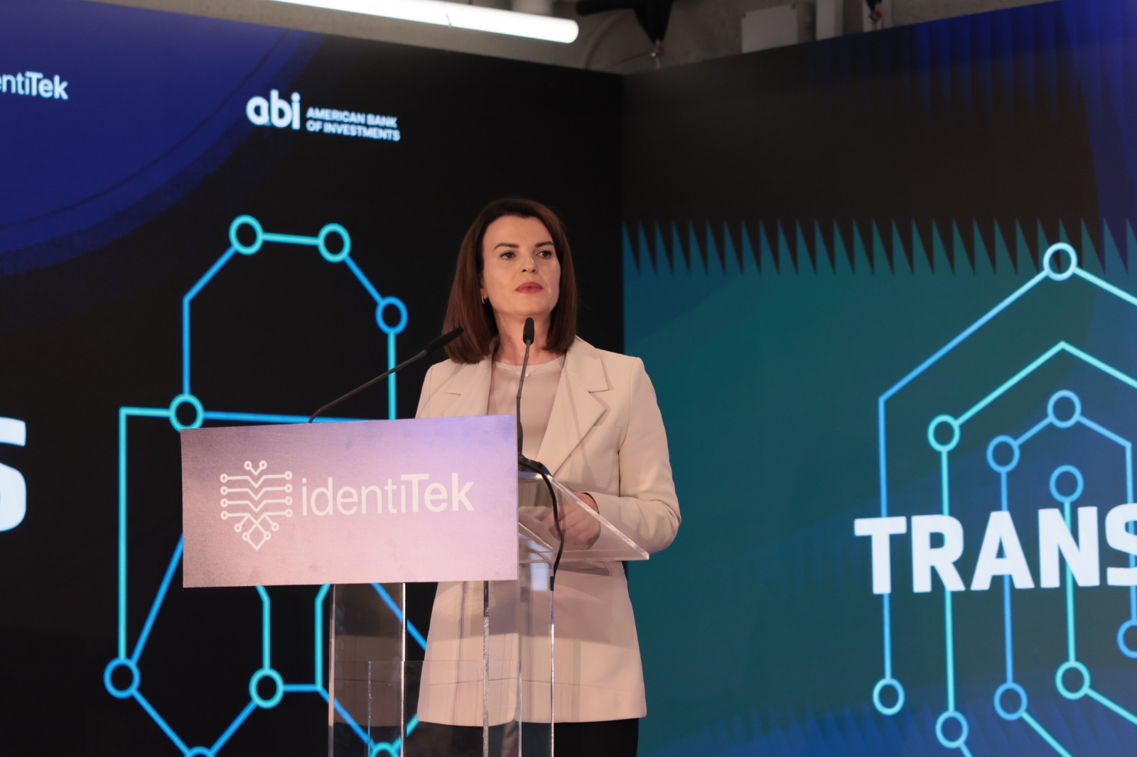 Prezantohet “Identiteti Digjital”, qytetarët do të përdorin dokumentet në çdo vend të Evropës brenda 2027