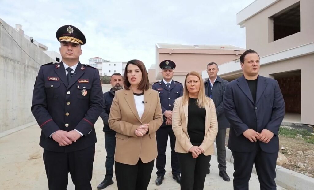 Aksion për bllokimin e objekteve në Farkë, Koçiu: Askush nuk përfiton mbi lejen