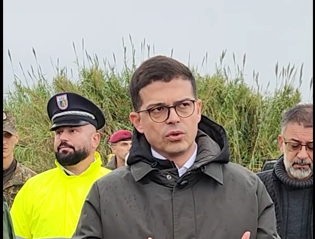 Forcohet argjinatura e Bistricës, ministri Vengu në kanalin e Çukës: Vijon puna deri në rehabilitimin total