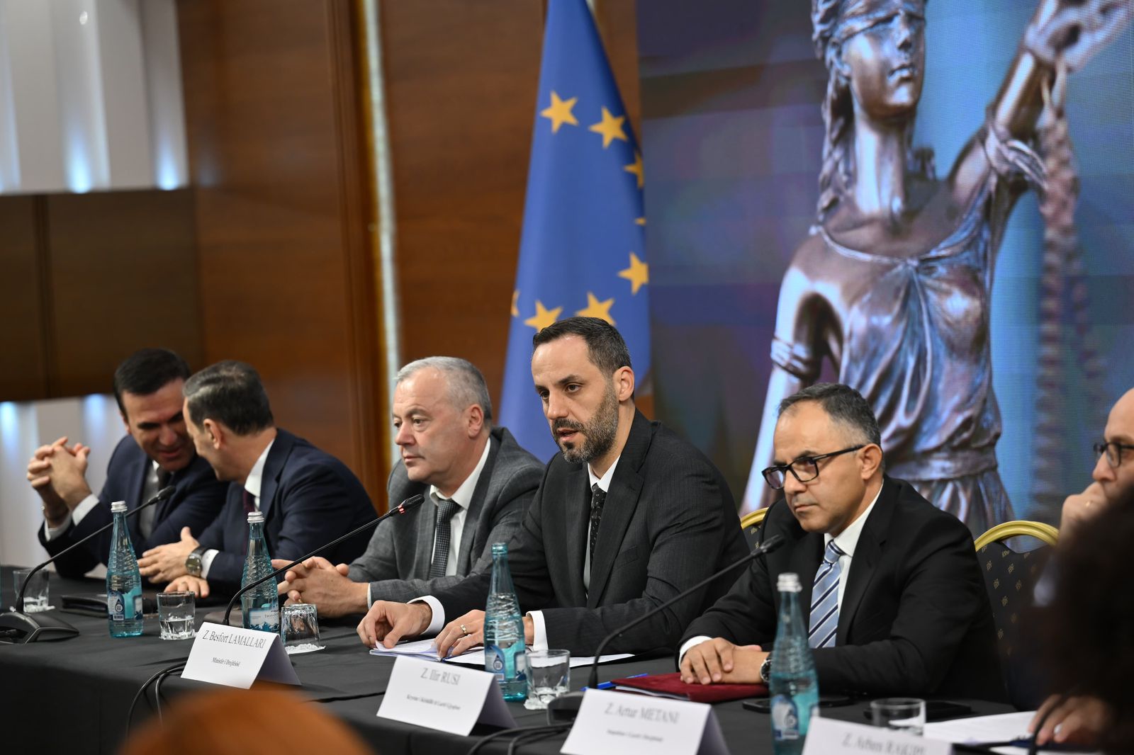 Lamallari mbledh krerët e drejtësisë: Kodi i ri Penal synon siguri juridike dhe standarde të BE-së