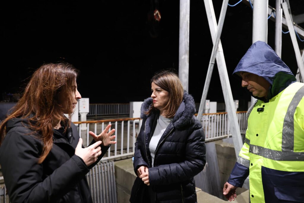 Ministrja Koçiu në Durrës: Institucionet në gatishmëri të plotë, hidrovorët funksionalë për menaxhimin e situatës së reshjeve