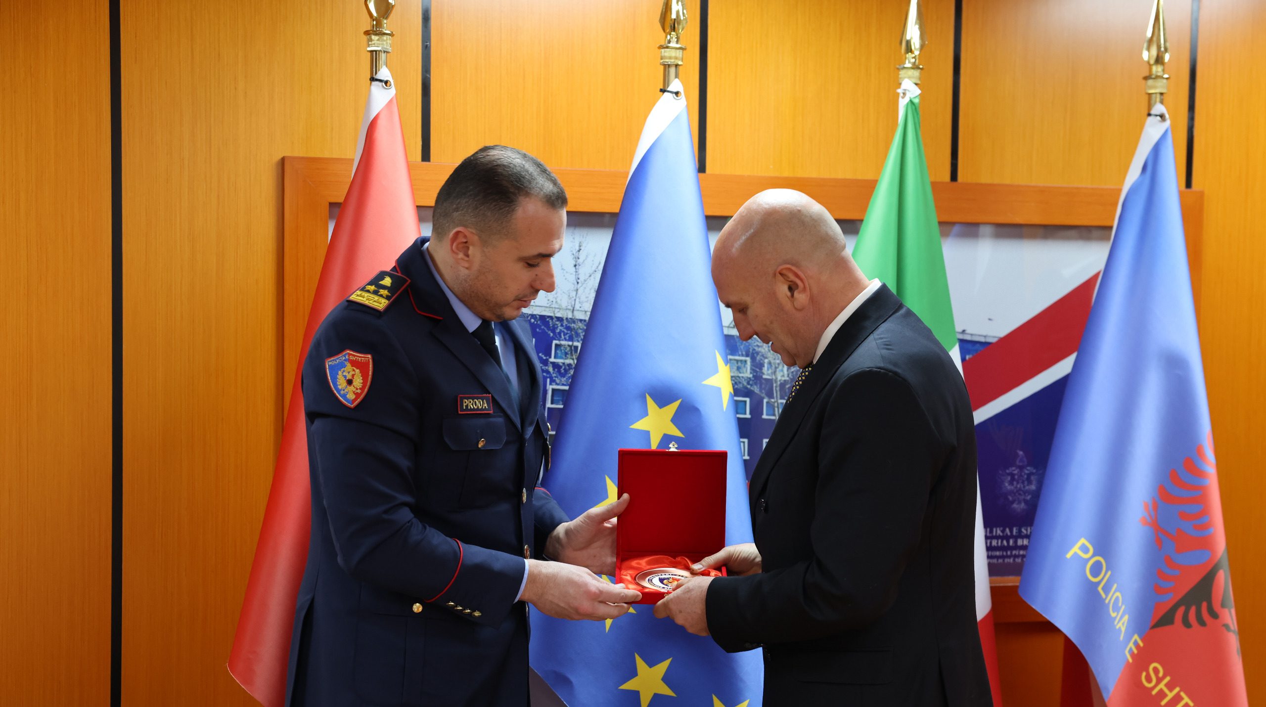 Proda – Massucci: Bashkë për të luftuar krimin e organizuar dhe për më shumë siguri në rajon dhe në Europë.