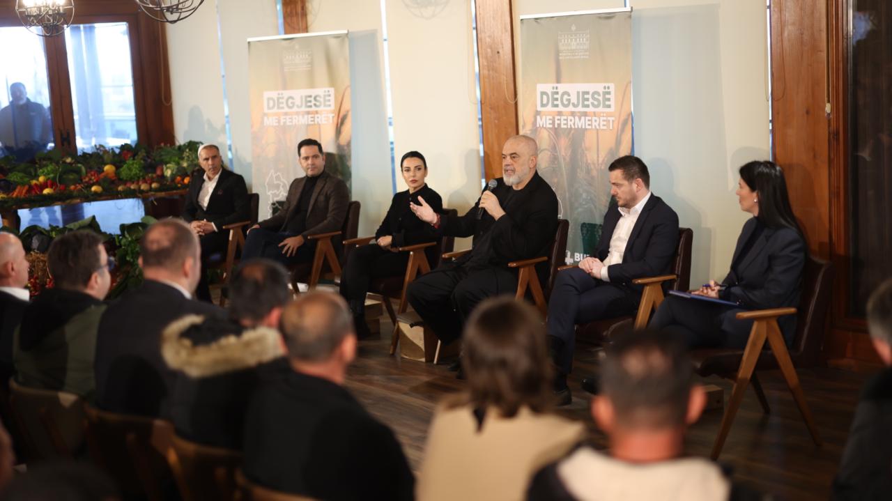 Dëgjesë me fermerët në Divjakë për Skemën Kombëtare: 600 milionë lekë për bujqësinë në 2025, buxhet rekord për vitin 2026