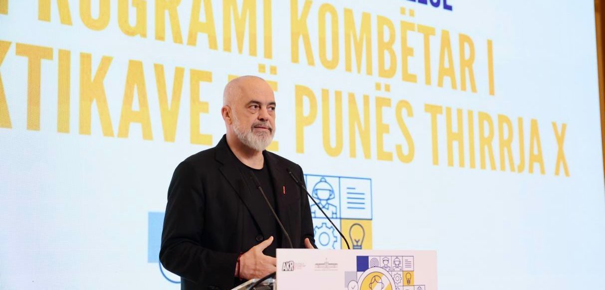 Kryeministri Rama: Programi Kombëtar i Praktikave të Punës, urë konkrete mes arsimit universitar dhe punësimit në administratën publike