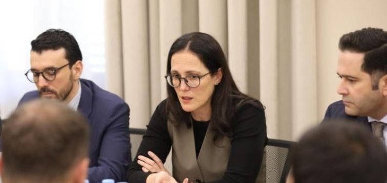 Ibrahimaj: Forcohet monitorimi i çmimeve të karburanteve