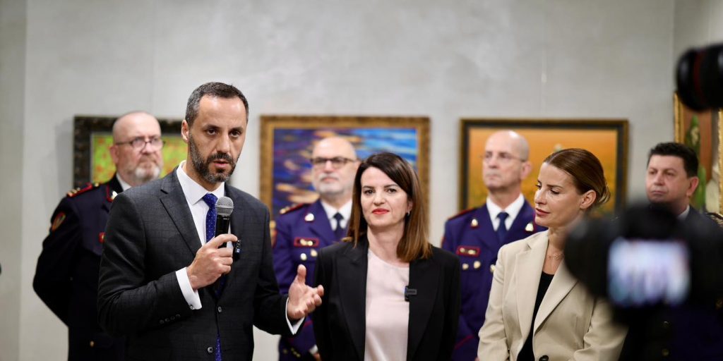 Ekspozita “PUBLIK Galeri”, hapësirë e konfiskuar në shërbim të qytetarëve dhe artit