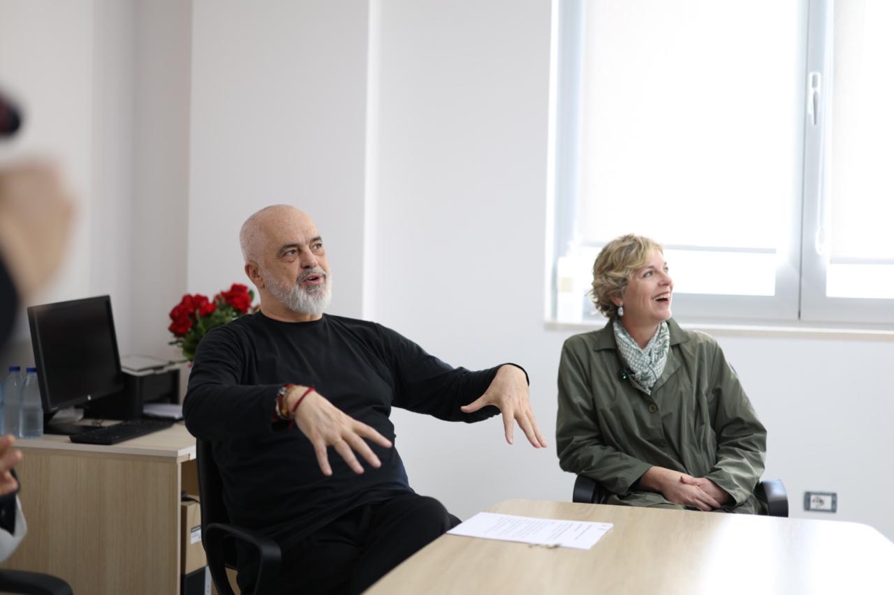 Lezhë, Kryeministri Rama me mjekët e spitalit rajonal: Prioritet, rritja e pagave dhe autonomia spitalore