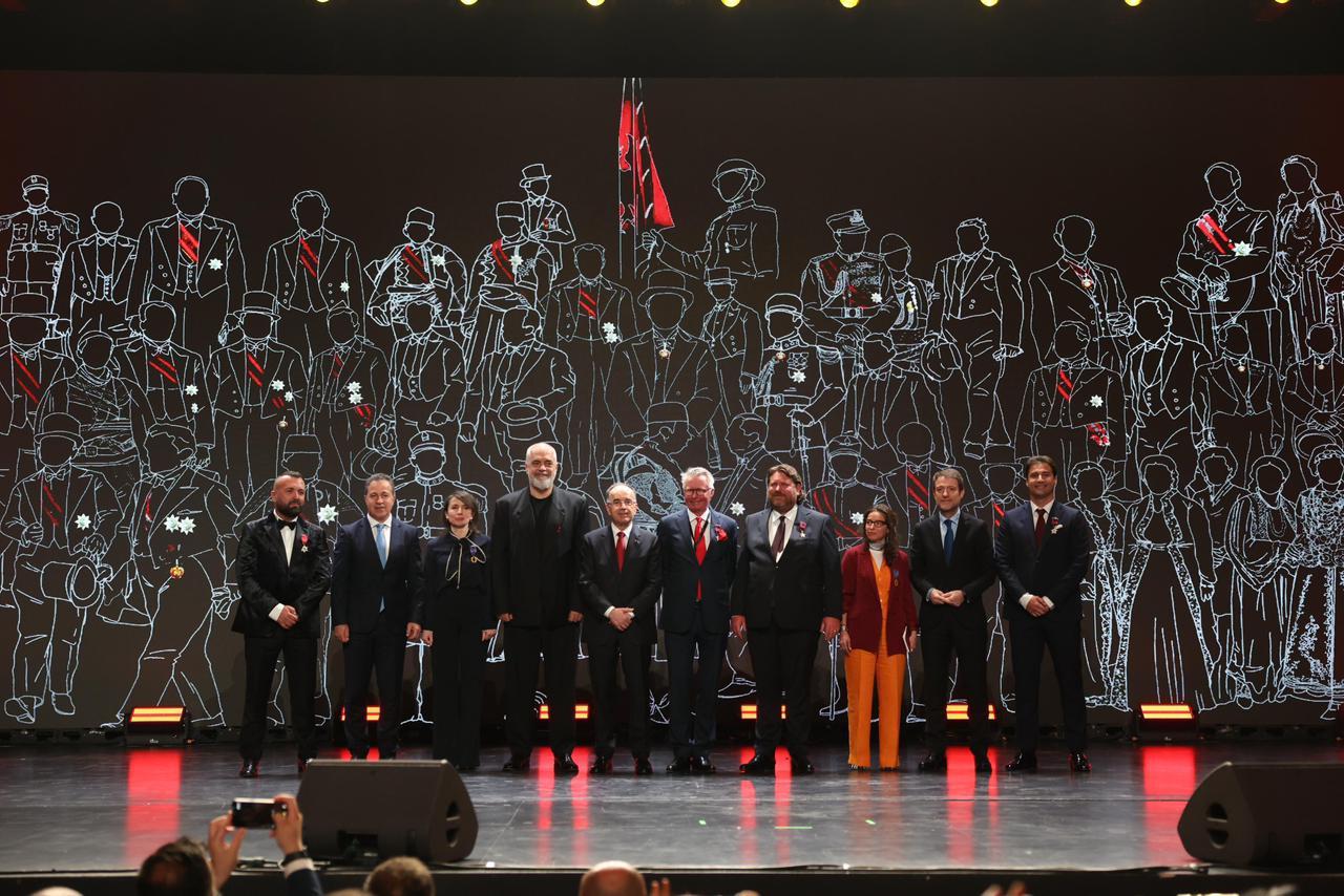 “Përmes rrënjëve lartësohemi” – një bashkim zemrash shqiptare nga mbarë bota në Samitin e Diasporës