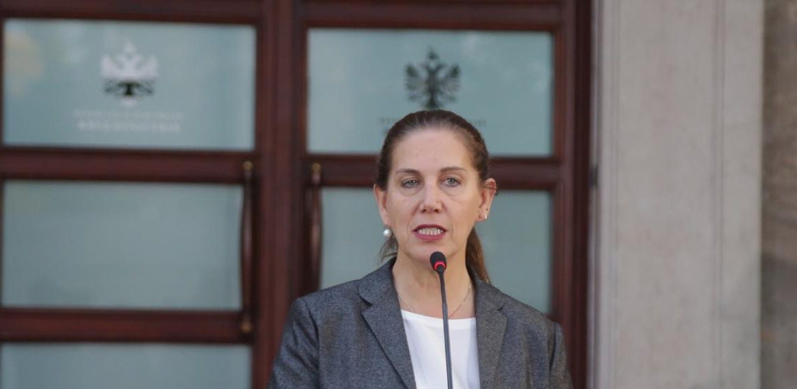 Ministrja Kumbaro: Forcohen programet edukative jashtë orarit mësimor, dyfishohet pagesa dhe zgjerohet përfshirja e mësuesve dhe specialistëve