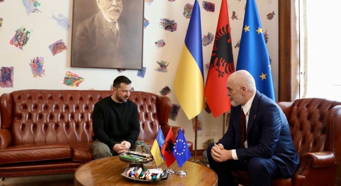 Kryeministri Edi Rama merr pjesë në Samitin e Koalicionit të Vullnetarëve për Ukrainën në Paris