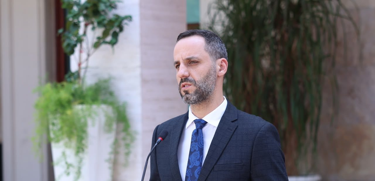 Ministri Lamallari: Shpërblim financiar për policët e plagosur dhe banesa falas për familjet e efektivëve të rënë në detyrë