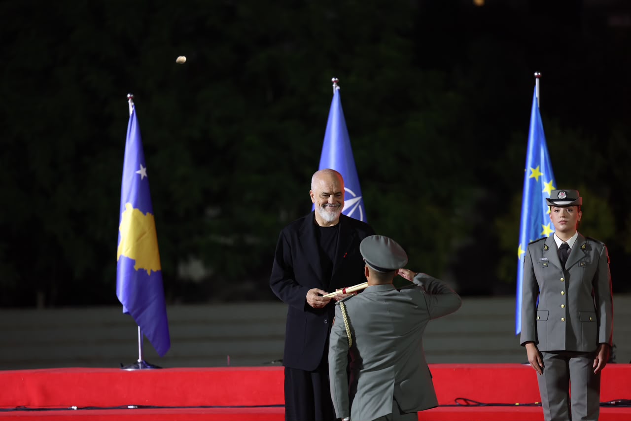 Diplomohen 67 oficerë të rinj, vijon transformimi i Forcave të Armatosura