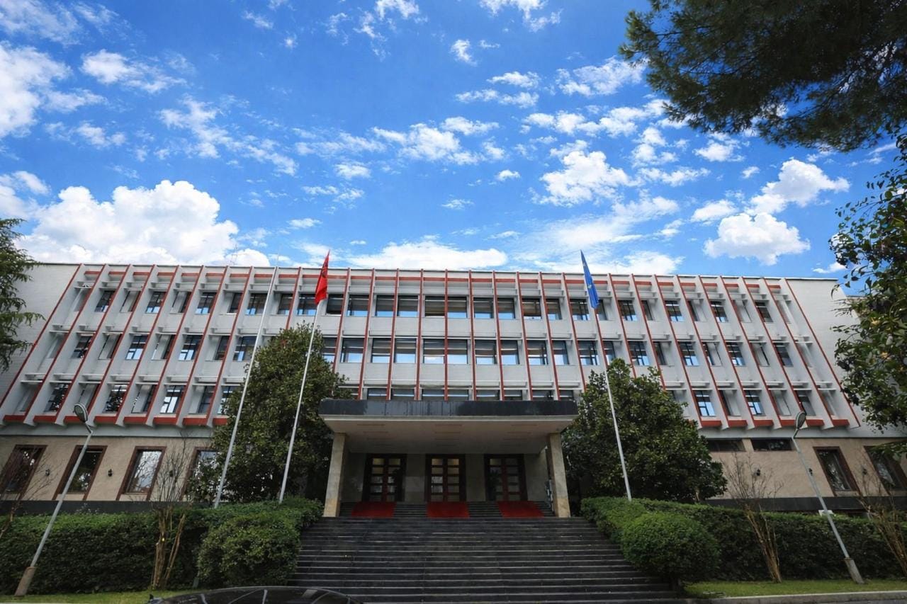 Mospërfshirja e Himnit Kombëtar Shqiptar në aktivitetin në Pustec, MEPJ: Respektimi i simboleve kombëtare, pjesë e etikës institucionale dhe fqinjësisë së mirë