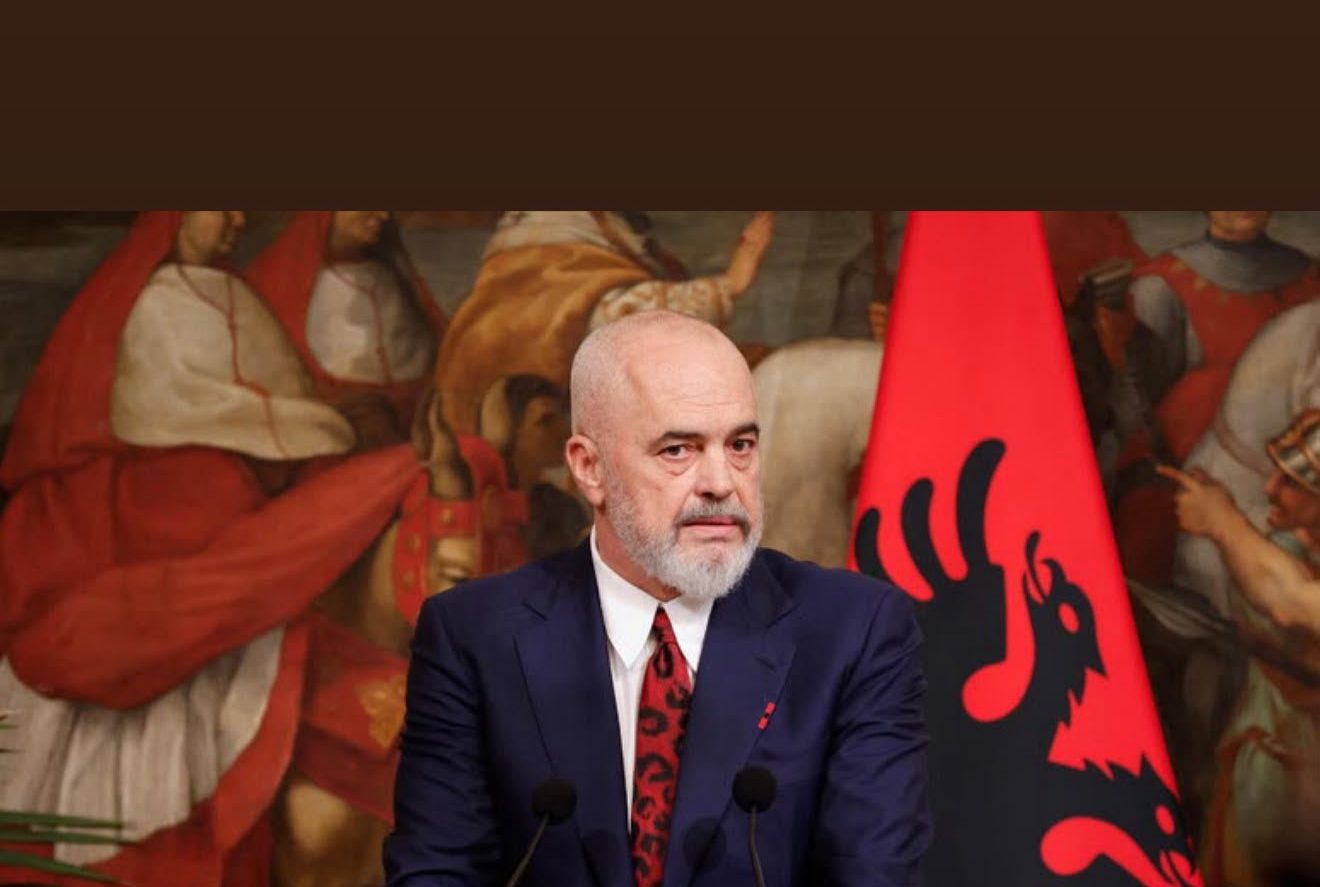 Kryeministri Edi Rama udhëtoi sot drejt Italisë, ku do të marrë pjesë në ceremoninë e inaugurimit të Konsullatës së Nderit të Republikës së Shqipërisë në Napoli