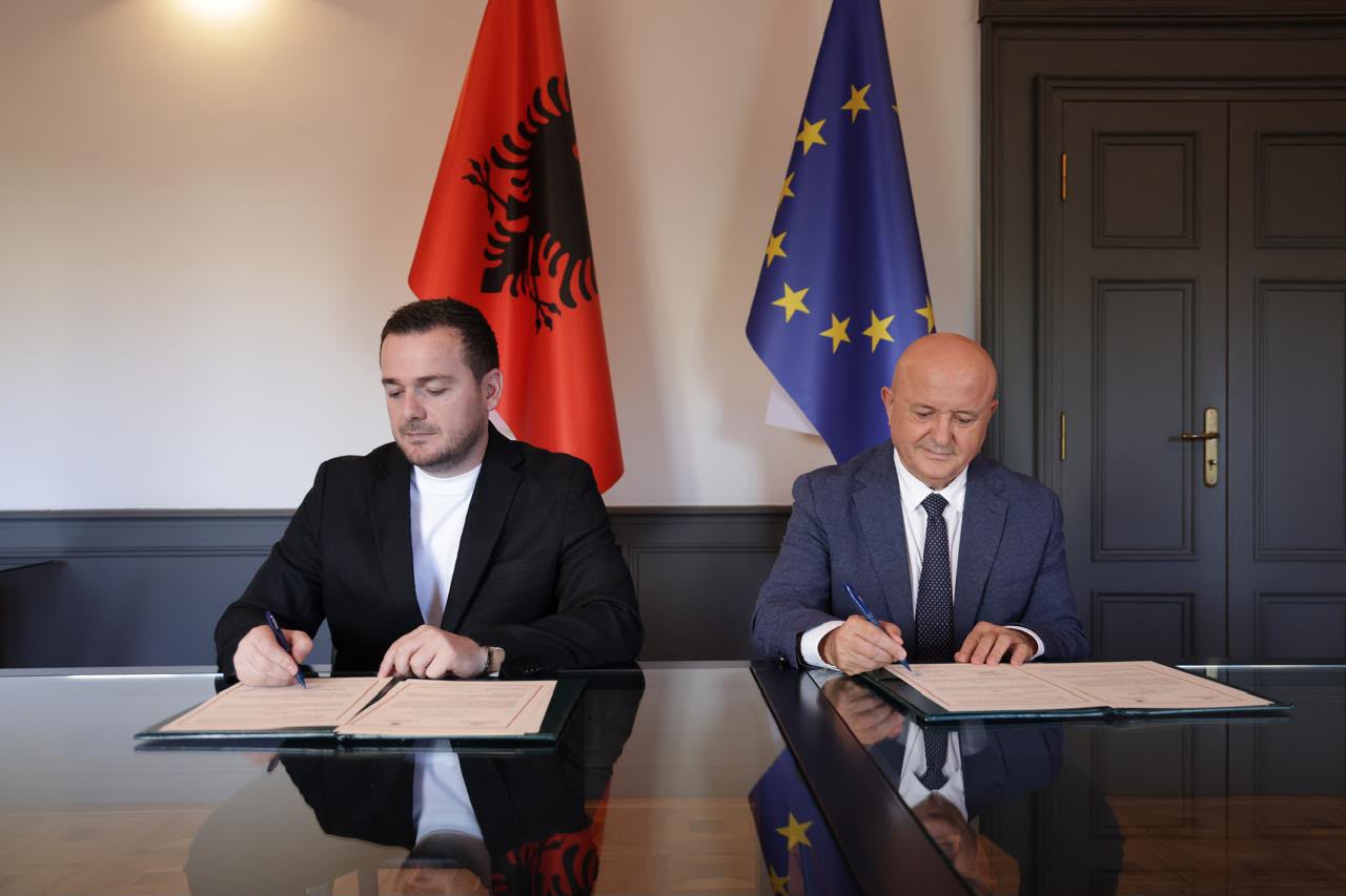 Ministri Salla: Marrëveshje e re me UBT, më shumë mundësi për studentët dhe ekspertizë shkencore për bujqësinë