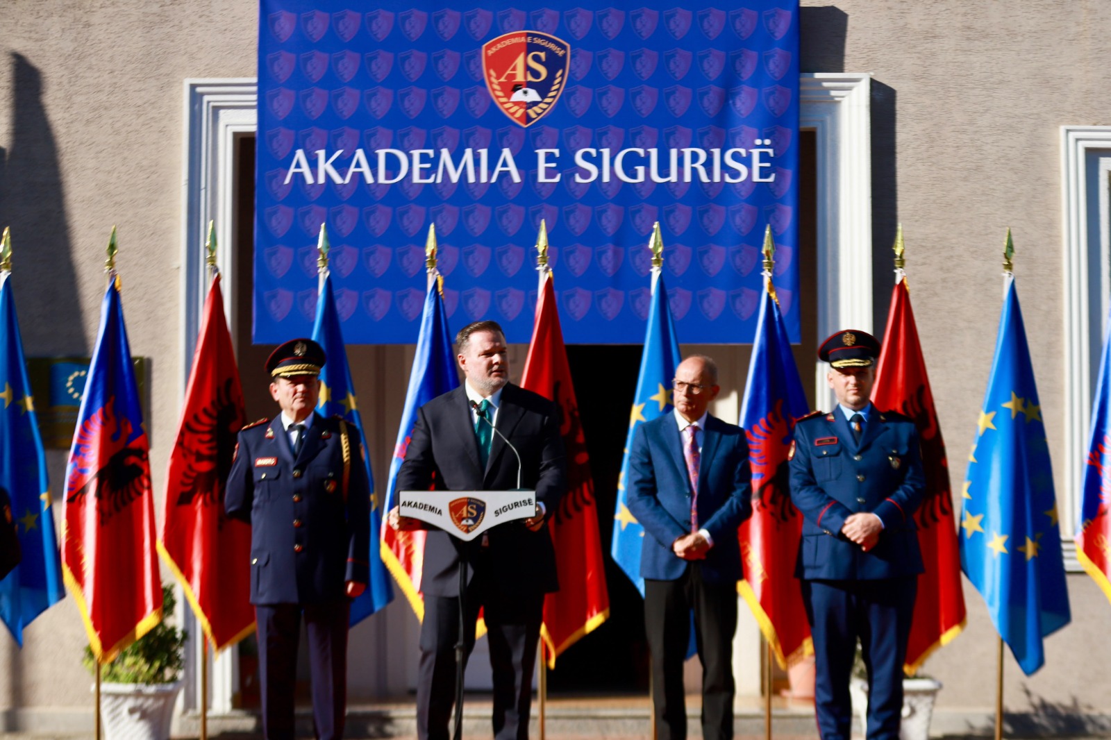 Ministri Demo në Akademinë e Sigurisë: Rritje e konsiderueshme pagash për Policinë e Shtetit, standardi i ri nis nga brezi i ri
