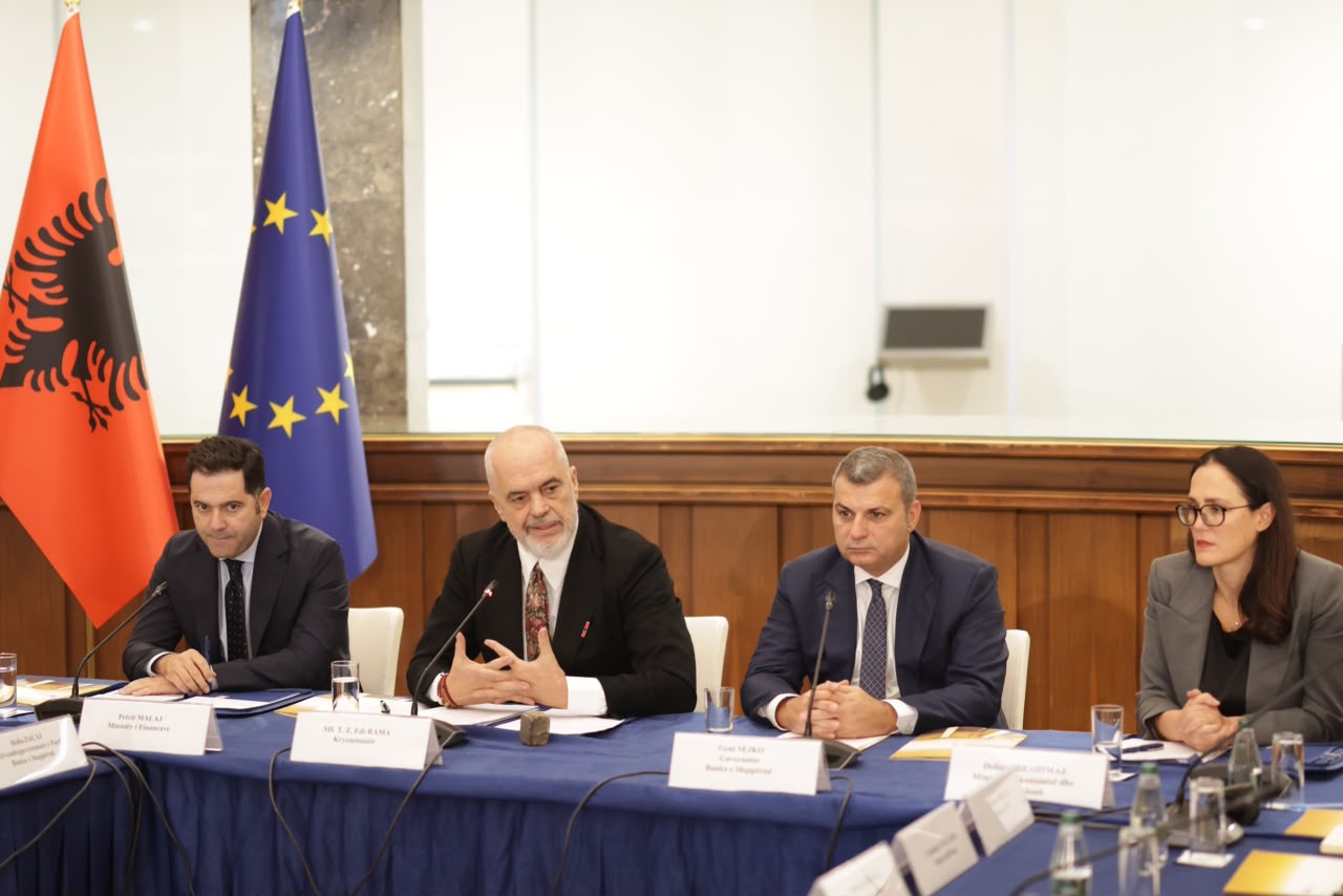 Kryeministri Edi Rama në takimin me drejtues të sistemit bankar